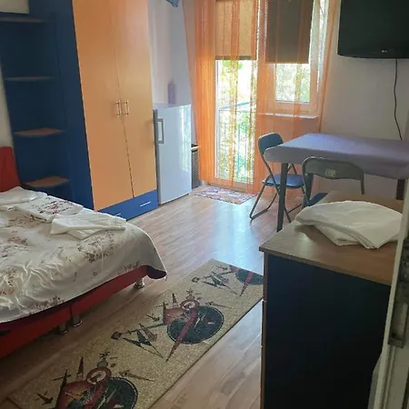 Poveste De Vara - Copaci, Parc Si Mare *